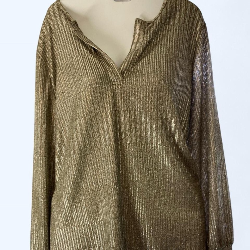 Gold metallic long sleeve V neck Size XL Kim & Cami